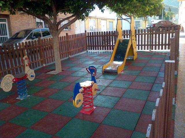 Mejoras en la plaza Cisneros y en su parque infantil