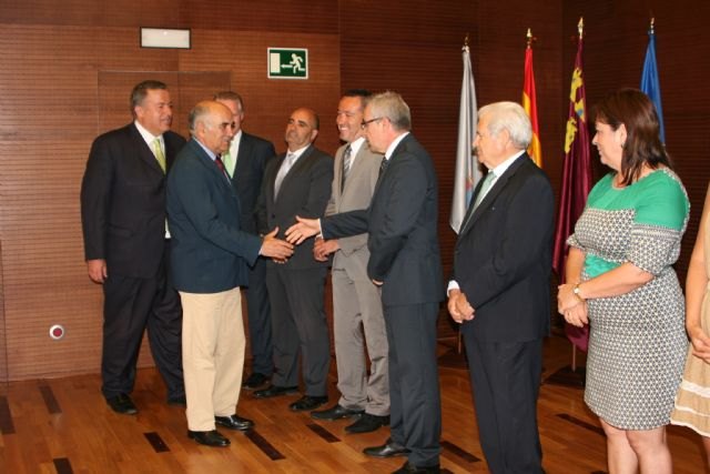 Garre respalda el proyecto de regeneración de la Bahía de Portmán y lo califica de 'hito histórico'