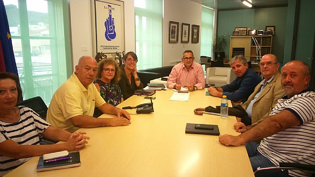 El Alcalde se reúne con la Plataforma en Defensa de la Sanidad Pública de la Región de Murcia 'SALVEMOS EL ROSELL'