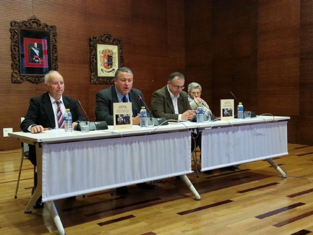 Presentado el último libro de Rogelio Mouzo