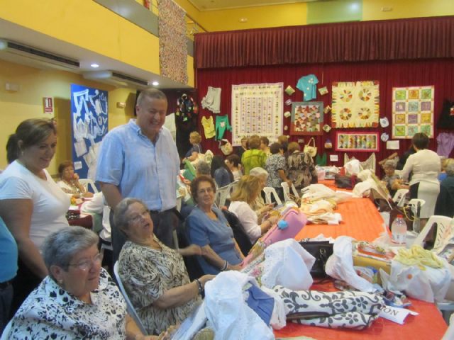 Éxito del mercadillo tradicional de Roche.