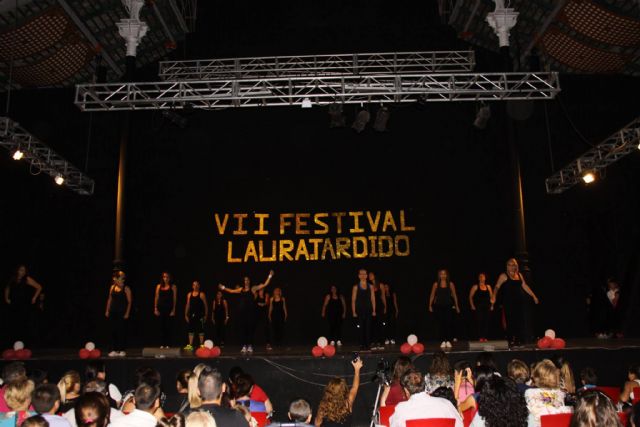 El antiguo mercado público disfruta con el baile en el fin de curso de laura tardido