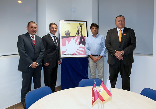 Miguel Poveda pone en pie la catedral del cante y se quita la 'espinita clavada' en su corazón minero