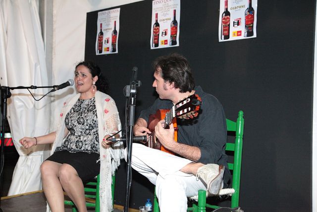 La noche blanca ilumina las calles de La Unión de fiesta y flamenco