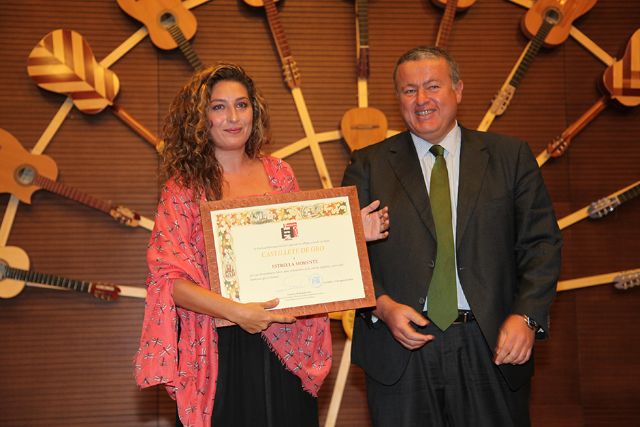 Estrella Morente recibe, entre lágrimas de emoción, su 'Castillete de Oro'