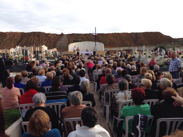 La Unión rinde homenaje a todos sus difuntos un año más