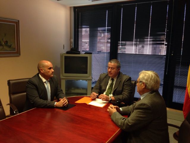 Bernabé anuncia que se construirá en breve la rotonda de acceso a La Unión desde el Llano del Beal