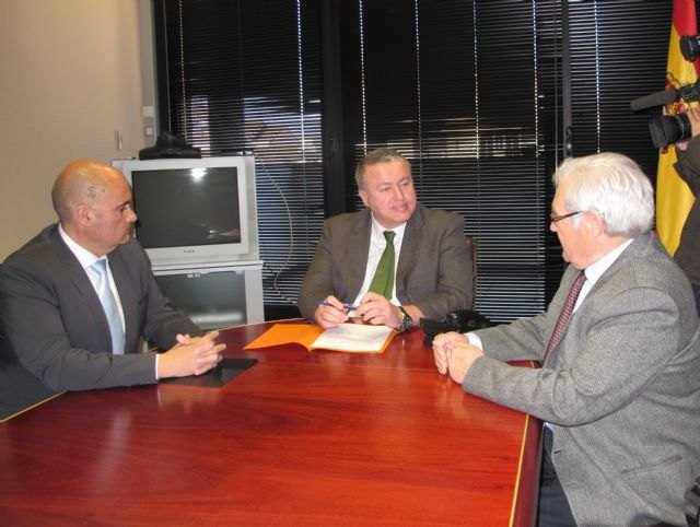 El Gobierno regional fomentará la construcción de la rotonda de acceso a La Unión desde el Llano del Beal