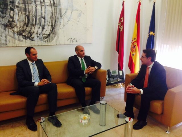 Reunión con el consejero de presidencia y empleo