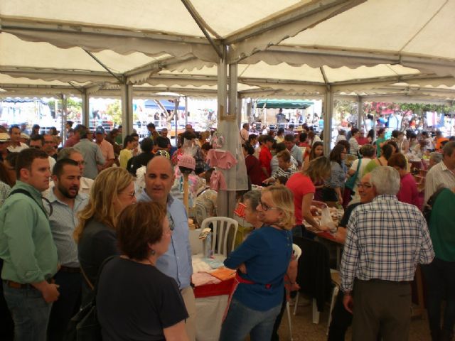 Estupendo mercadillo tradicional de Roche, en La Unión