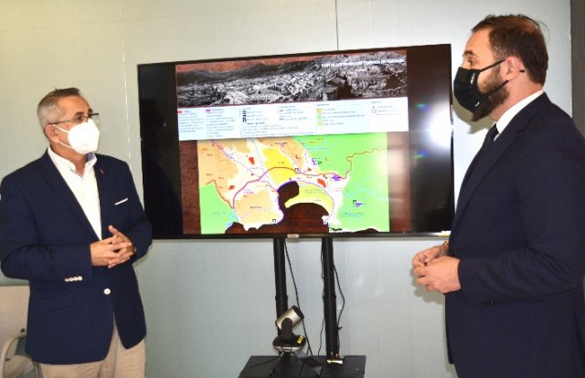 El alcalde de La Unión presenta el Plan de Sostenibilidad de Portmán al director general de Competitividad y Calidad Turística