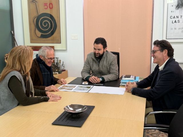 El Ayuntamiento de La Unión recibe la visita de representantes de la Fundación Dr. Pérez Pallarés