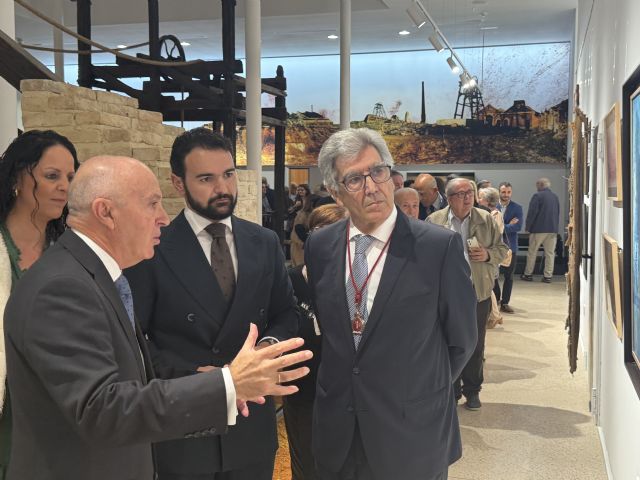 Esteban Bernal, nombrado académico de la Real Academia de Bellas Artes de Santa María de la Arrixaca de Murcia, inaugura su exposición 'Raíces' en el Museo Minero de La Unión