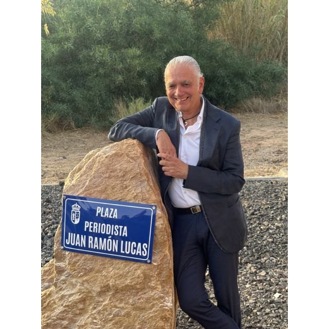 La Unión inaugura la Plaza Periodista Juan Ramón Lucas y estrena la ruta literaria 'La maldición de la Casa Grande' para poner en valor el patrimonio de Portmán
