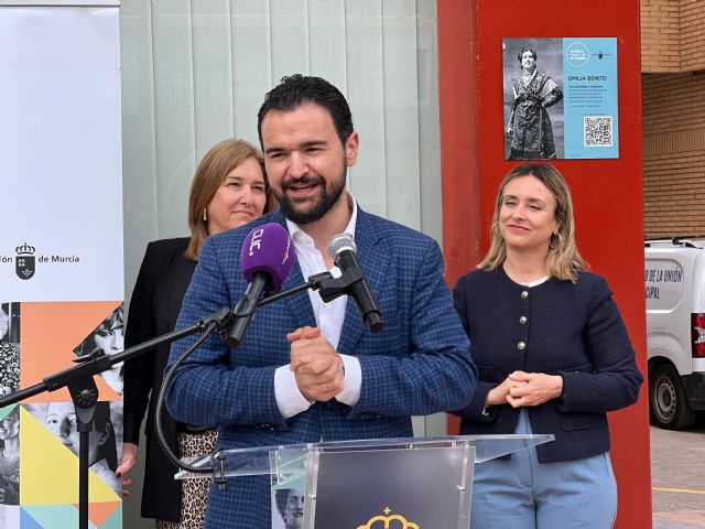 La unión rinde homenaje a la cantaora emilia benito con una placa en su honor