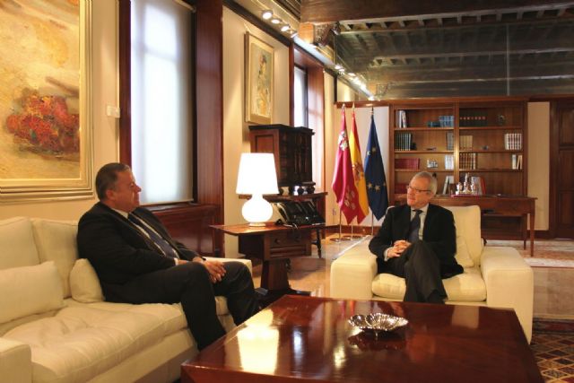 El presidente Valcárcel respalda el proyecto de regeneración integral de la Bahía de Portmán