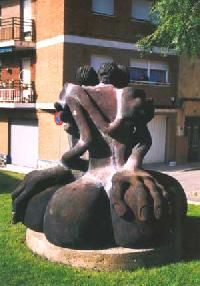 Escultura municipal de la artística Dora Catarineu