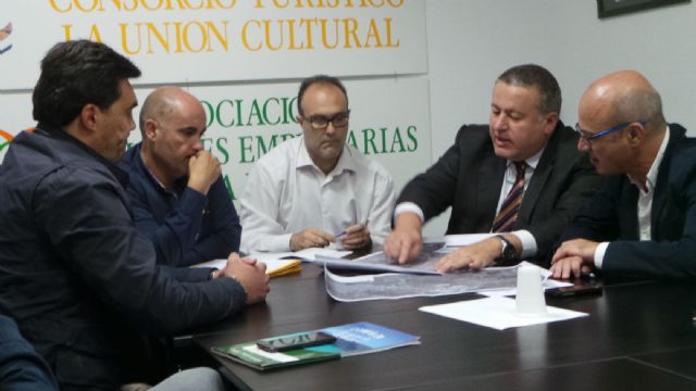 El candidato a la alcaldía de La Unión por el PP y su candidatura se han reunido con las distintas asociaciones empresariales del municipio