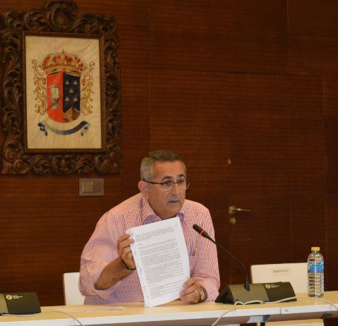 López Milán:'Era un compromiso de gobierno, la educación de nuestros niños es una prioridad y el Ayuntamiento destinará 82.000 euros para comprar libros de texto'