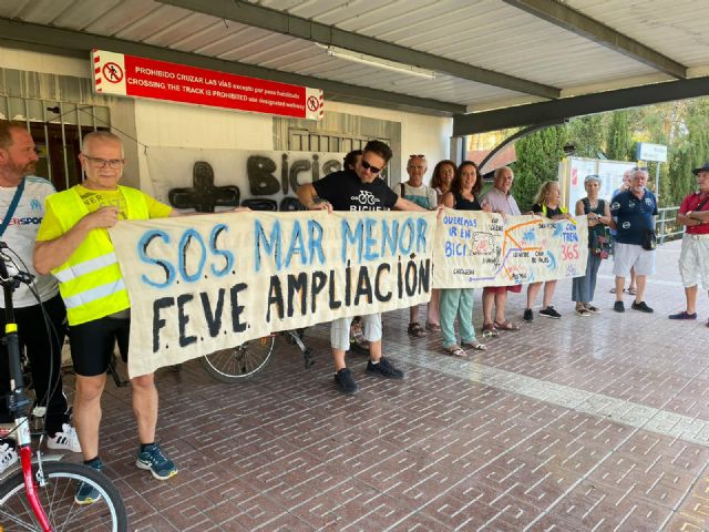 Colectivos a favor de la movilidad sostenible activa se desplazan al municipio de La Unión
