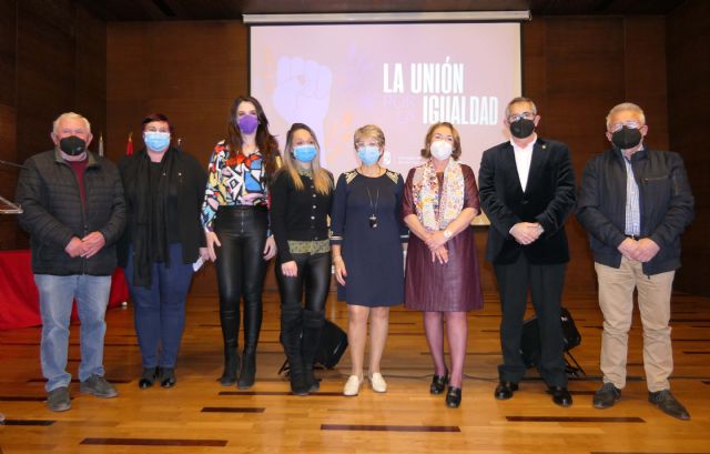 La enfermera de UCI, Antonia Egea de Haro, y la matrona, Montse Linares Aranda, Mujeres del Año 2022 en La Unión