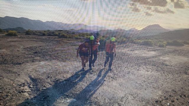 Servicios de emergencia rescatan a dos personas que se encontraban perdidas en sendero de montaña de Portman