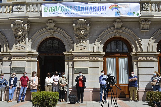 El Ayuntamiento de La Unión homenajea a médicos, enfermeros y auxiliares con una gran pancarta “GRACIAS SANITARIOS”