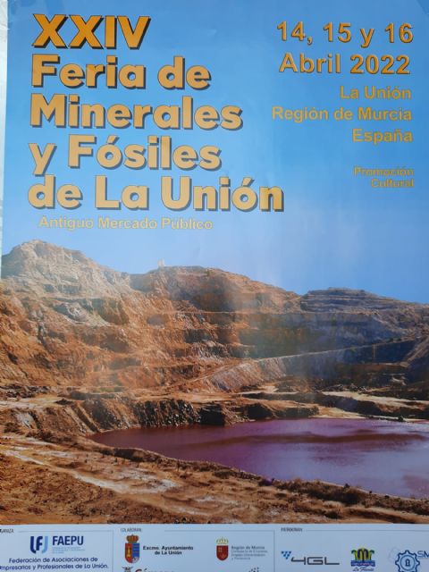 María José Ros asiste a la Feria Nacional de Minerales y Fósiles que la asociación de empresarios celebra hasta el sábado santo en La Unión