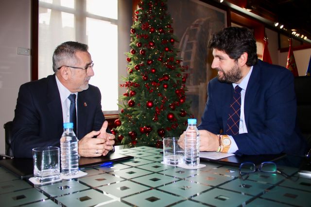 Fernando López Miras se reúne con el alcalde de La Unión