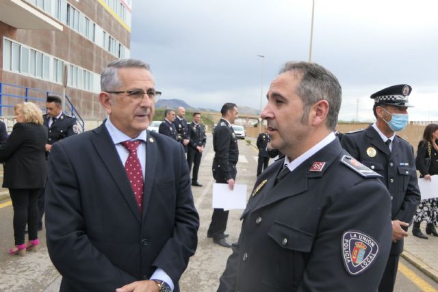El subinspector de Policía Local de La Unión, Carlos Artés, número uno de la promoción del curso de la Escuela de Seguridad de Cartagena