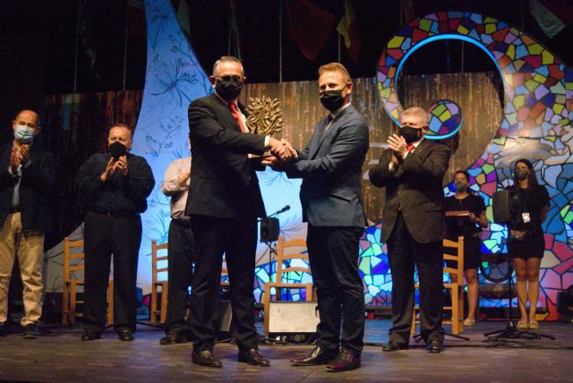Lo Ferro premia al Cante de las Minas por su labor de apoyo y difusión internacional del flamenco