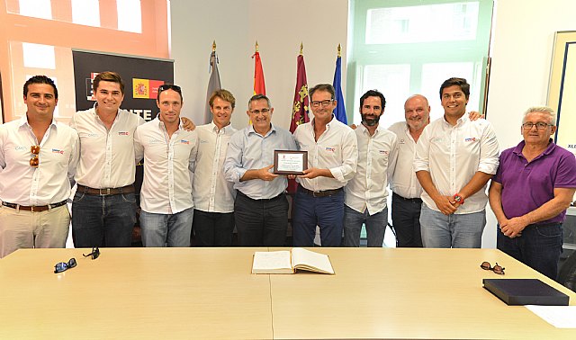 El alcalde de La Unión destaca la gran trayectoria del “Pez de Abril” del Club Naútico de Portmán