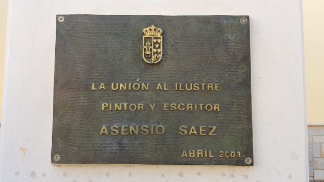 Asensio Sáez vuelve a tener su placa homenaje en la plaza que lleva su nombre